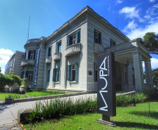 fachada do museu paranaense