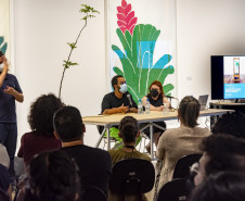 Mesa-redonda "Nessa terra, em se plantando, tudo dá: diálogos sobre arte, natureza e colonização"