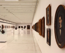 Exposição “Memória das Ruas – Retratos dos Personagens de Curitiba” no MON. A exposição é em parceria com o MP.