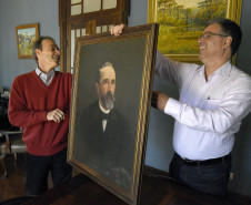 Museu Paranaense recebe visita de familiares de seus fundadores