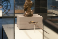 Peças do acervo presentes na mostra Conflitos Armados no Paraná, em exposição no anexo do Museu Paranaense