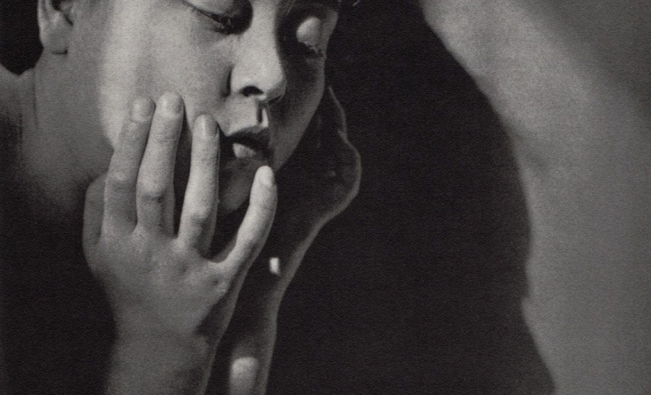 Yasuko Nojima (1932) Foto de Yasuko Nojima. Revista Koga (Light Pictures), 1932.