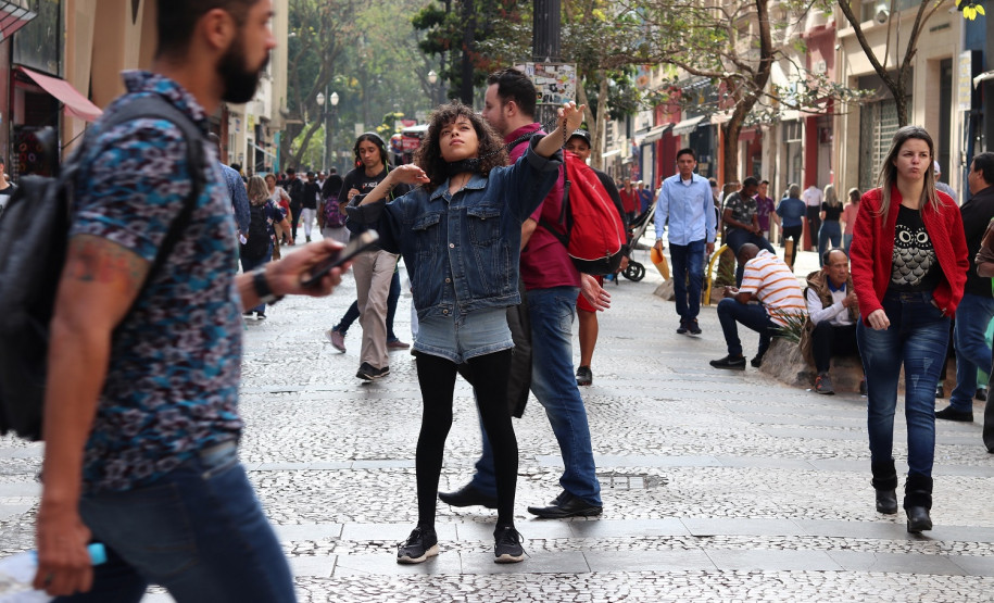 Rosa Luz A artista Rosa Luz que fará performance no Museu Paranaense nesta quarta-feira, 20/11, às 21h.
