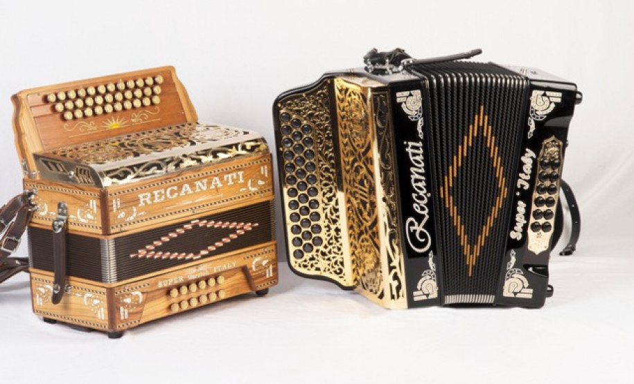 Museu Paranaense recebe mostra de trajes típicos portugueses Museu Paranaense recebe mostra de trajes típicos portugueses