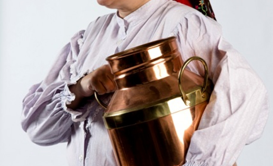 Museu Paranaense recebe mostra de trajes típicos portugueses Museu Paranaense recebe mostra de trajes típicos portugueses