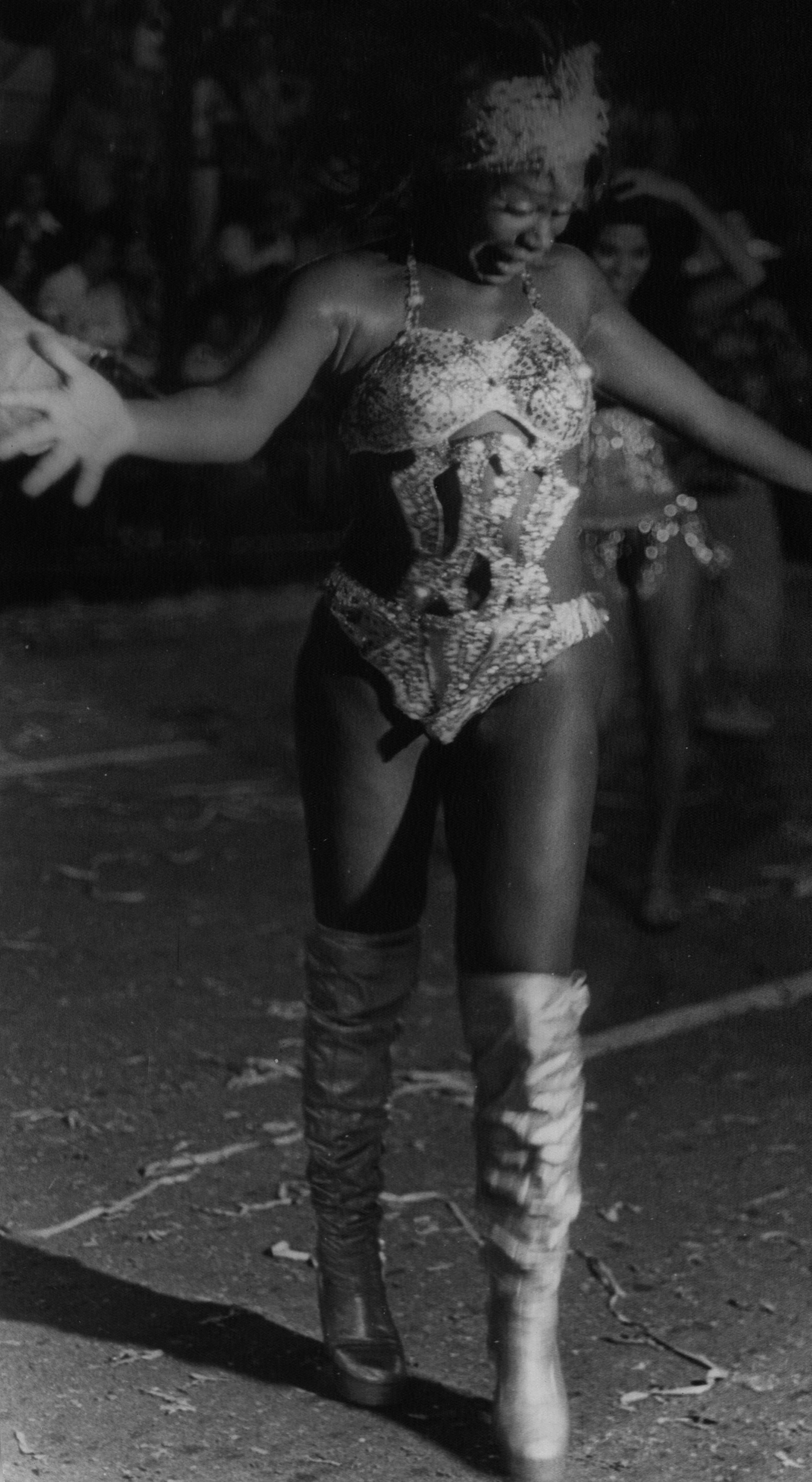 Autoria desconhecida. Marlene de Angola (passista), 1978. Fotografia. Coleção Maé da Cuíca, acervo Museu Paranaense