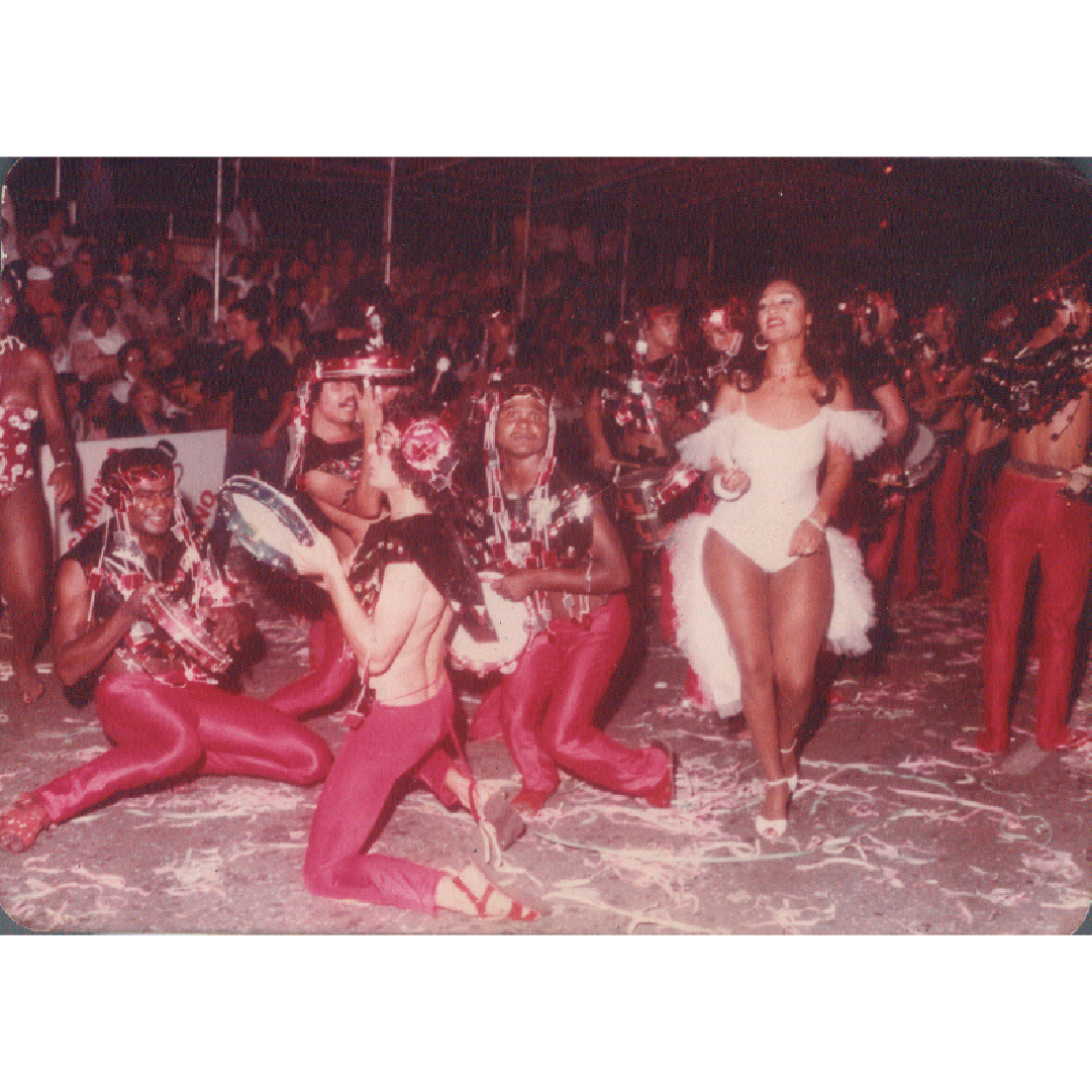 Autoria desconhecida. Desfile da escola de samba Colorado, s.d. Fotografia. Coleção Maé da Cuíca, acervo Museu Paranaense