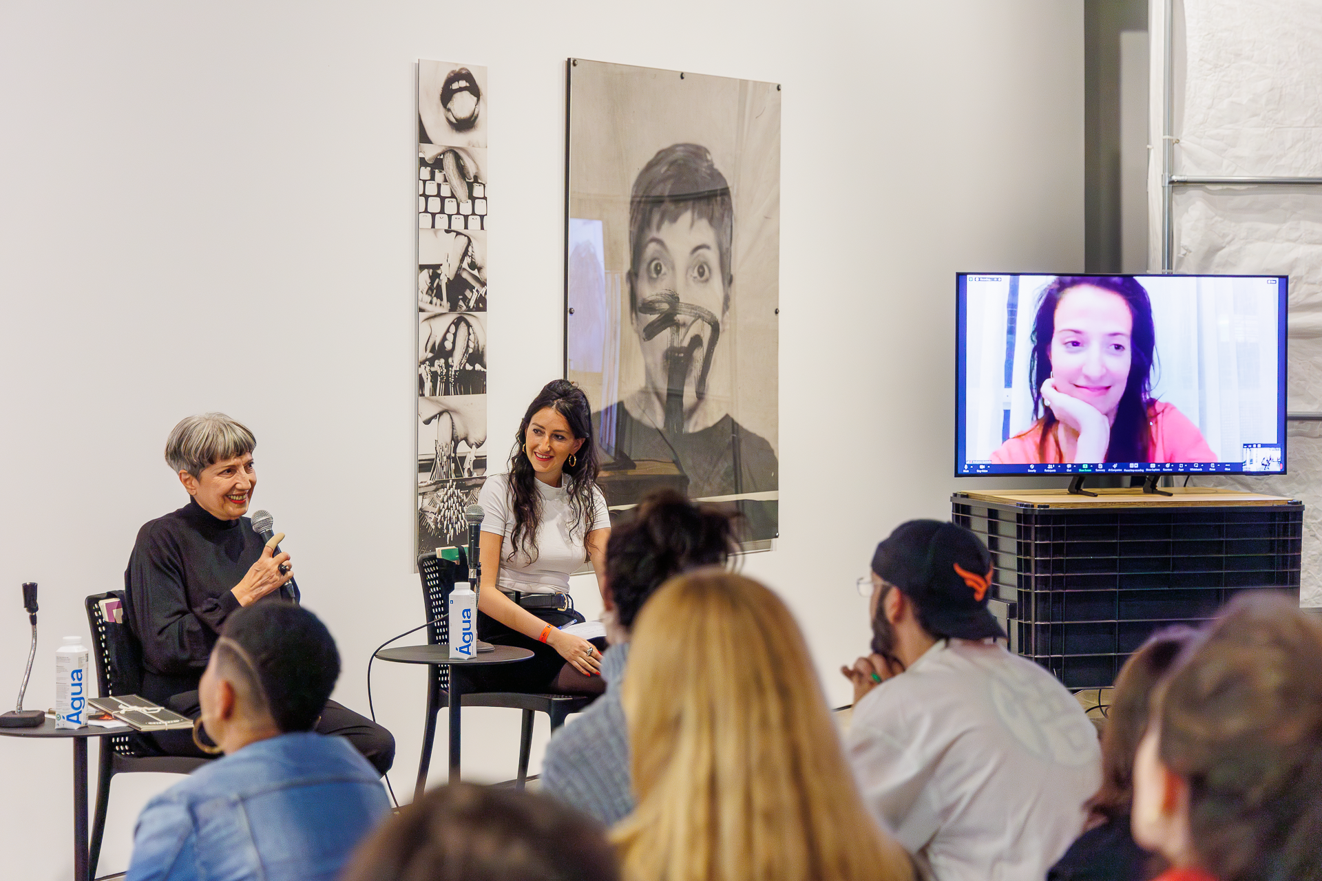 Mesa de conversa com Lenora de Barros