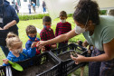 Oficina "Plantar o Amanhã: fazendo uma horta no museu" | Programa Público "Se enfiasse os pés na terra: relações entre humanos e plantas"