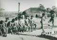 Vladimir Kozák na aldeia Kuikuro Lahatua. Alto Xingu, Mato Grosso, 1952.