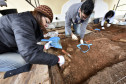 Equipe do Departamento de Arqueologia do Museu Paranaense vem desenvolvendo pesquisas arqueológicas no entorno do Palácio Belvedere. 