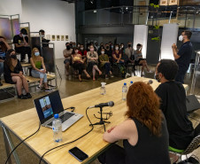 Mesa-redonda "Nessa terra, em se plantando, tudo dá: diálogos sobre arte, natureza e colonização"