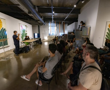 Mesa-redonda "Nessa terra, em se plantando, tudo dá: diálogos sobre arte, natureza e colonização"