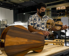 Palestra demonstrativa "Vegetal que vira música: a caxeta e os instrumentos caiçaras" com o mestre caiçara e luthier Aorelio Domingues