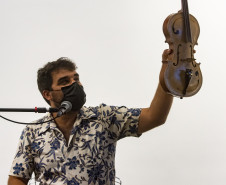 Palestra demonstrativa "Vegetal que vira música: a caxeta e os instrumentos caiçaras" com o mestre caiçara e luthier Aorelio Domingues