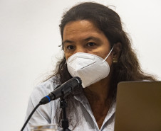 Mesa-redonda "Formulário médico jesuíta: o documento histórico em debate" com a historiadora e servidora da Fiocruz Maria Claudia Santiago e a historiadora Heloisa Gesteira