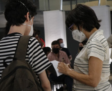 Palestra "Letras em fotossíntese" com as escritoras Noemi Jaffe e Julie Fank