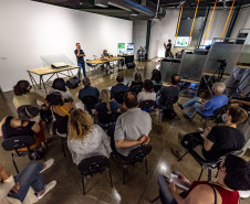 Roda de conversa "Mandioca: agrobiodiversidade na Amazônia e vivências caiçaras" com a pesquisadora Laure Emperaire e o farinheiro caiçara Gelico