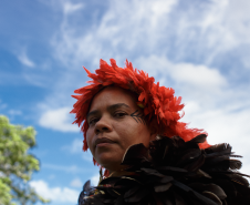 Glicéria Tupinambá abre videoinstalação no MUPA sobre os mantos Tupinambá