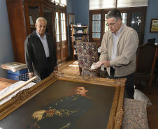 Museu Paranaense recebe visita de bisneto de um dos fundadores