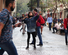 A artista Rosa Luz que fará performance no Museu Paranaense nesta quarta-feira, 20/11, às 21h.