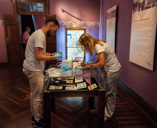 Estudo sobre “Monitoramento do microclima e qualidade do ar dentro de vitrines de museus em climas subtropicais” está sendo realizado pela Dra. Francesca Becherini, pesquisadora do Instituto de Ciências Atmosféricas e do Clima do Conselho Nacional de Pesquisas da Itália. 