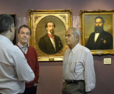 Museu Paranaense recebe visita de familiares de seus fundadores
