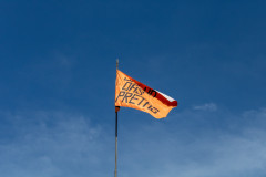 Bandeira do Julho das Pretas em cima do MUPA