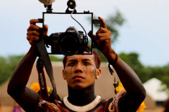 "A câmera é a Flecha", 2022. 10'42". Coletivo Kuikuro de Cinema.