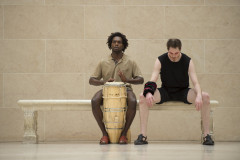 Performance de dança com o bailarino Volmir Cordeiro e o músico Washington Timbó