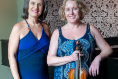 A pianista Carmen Fregoneze e a violinista Bettina Jucksch.