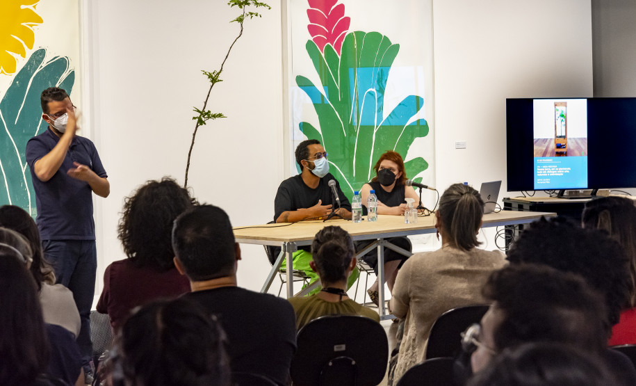 Mesa-redonda "Nessa terra, em se plantando, tudo dá: diálogos sobre arte, natureza e colonização"