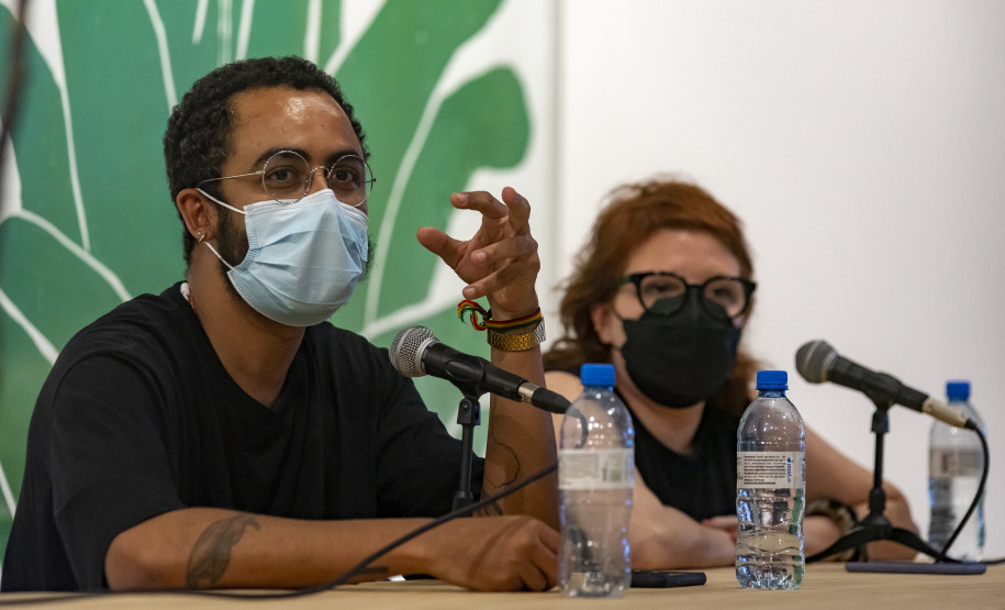 Mesa-redonda "Nessa terra, em se plantando, tudo dá: diálogos sobre arte, natureza e colonização"