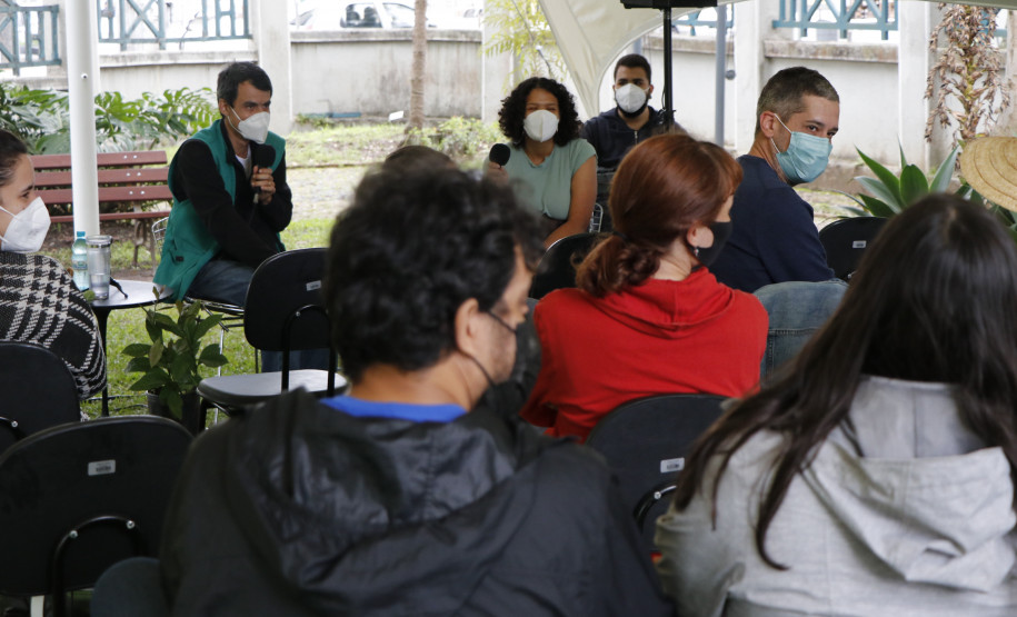Roda de conversa "Agroecologia: entre práticas e vivências" | Programa Público "Se enfiasse os pés na terra: relações entre humanos e plantas"