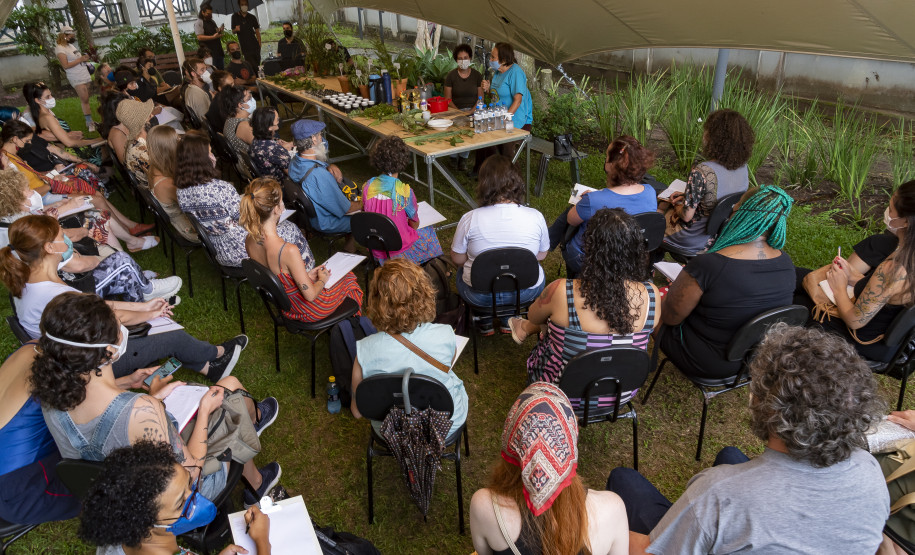 Oficina "Plantas e modos de benzimento"