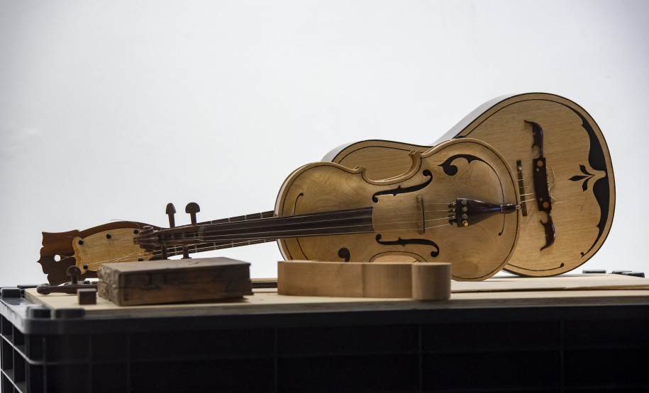 Palestra demonstrativa "Vegetal que vira música: a caxeta e os instrumentos caiçaras" com o mestre caiçara e luthier Aorelio Domingues