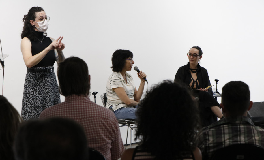 Palestra "Letras em fotossíntese" com as escritoras Noemi Jaffe e Julie Fank