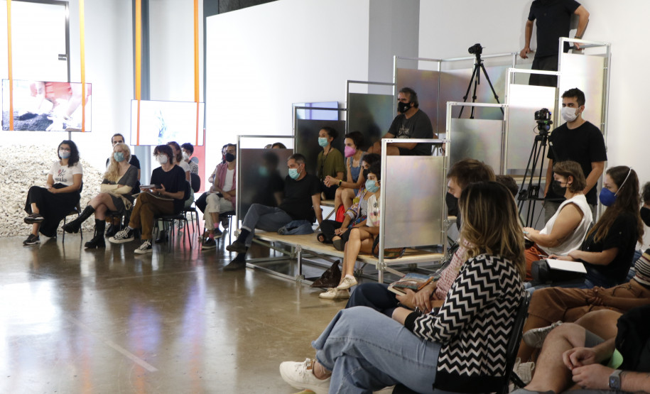 Palestra "Letras em fotossíntese" com as escritoras Noemi Jaffe e Julie Fank