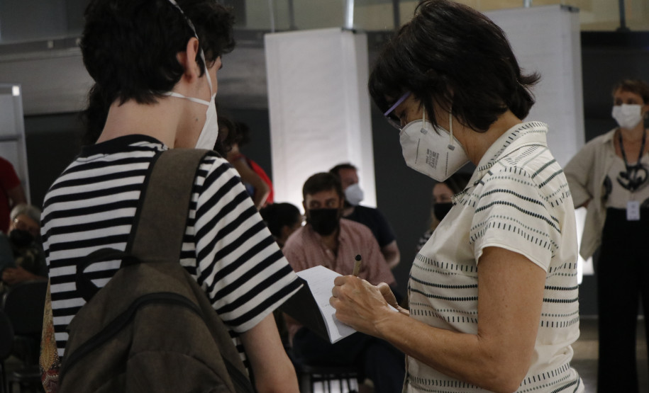 Palestra "Letras em fotossíntese" com as escritoras Noemi Jaffe e Julie Fank