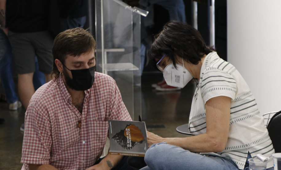 Palestra "Letras em fotossíntese" com as escritoras Noemi Jaffe e Julie Fank