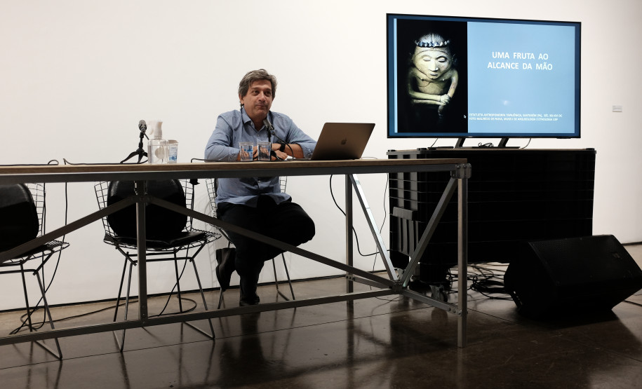 Roda de conversa "Plantas, paisagens e conservação da vida promovida pelos povos indígenas" com Eduardo Góes Neves, Sirlei G. Fernandes e Ariane Oliveira