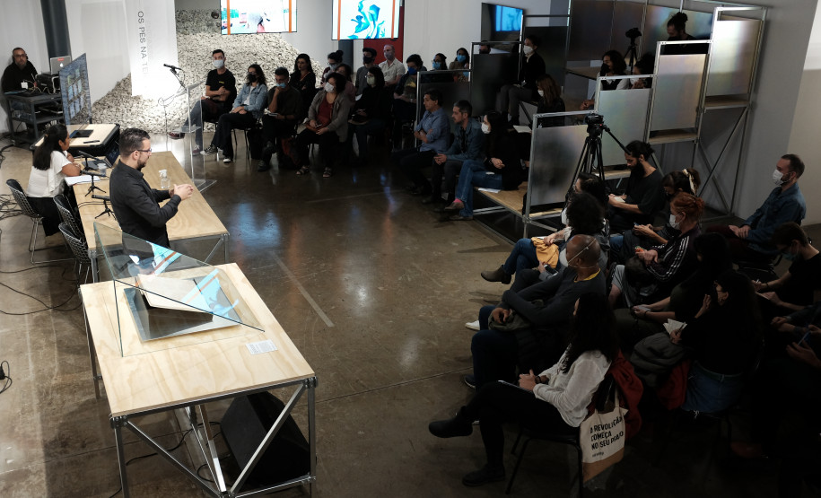 Roda de conversa "Plantas, paisagens e conservação da vida promovida pelos povos indígenas" com Eduardo Góes Neves, Sirlei G. Fernandes e Ariane Oliveira