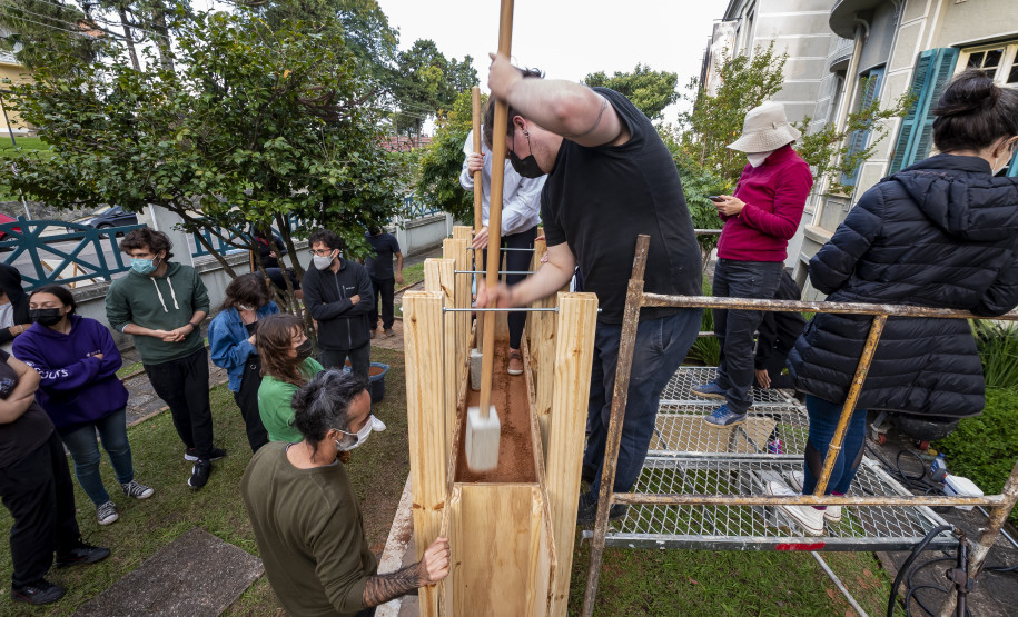 Oficina Taipa de pilão com o professor Fernando Minto