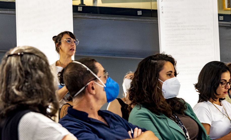 Roda de conversa "Mandioca: agrobiodiversidade na Amazônia e vivências caiçaras" com a pesquisadora Laure Emperaire e o farinheiro caiçara Gelico