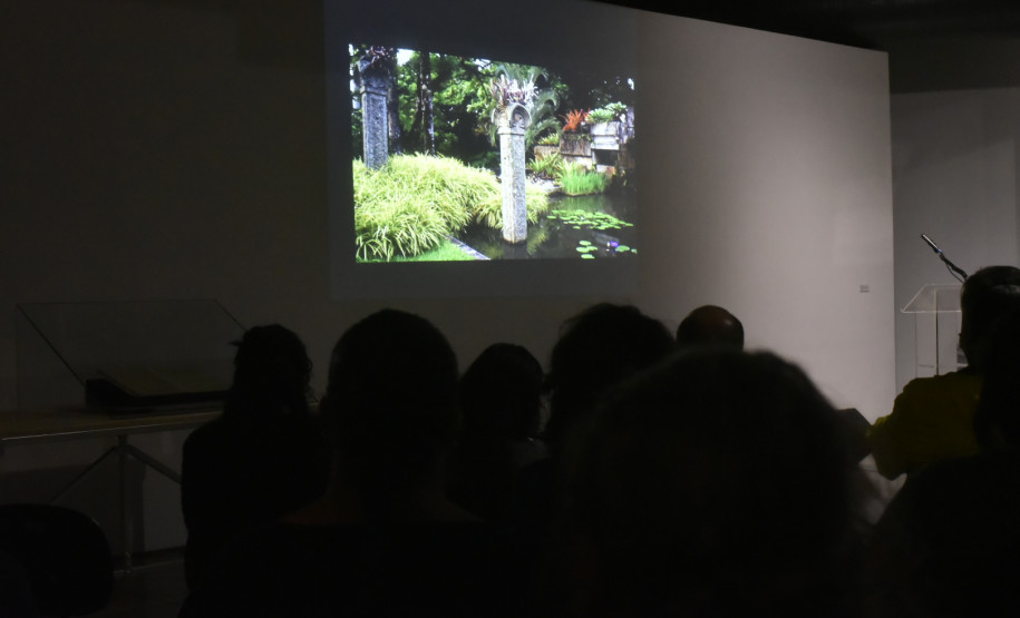 Exibição do documentário "Filme Paisagem, Um olhar sobre Roberto Burle Marx" e bate-papo com o diretor