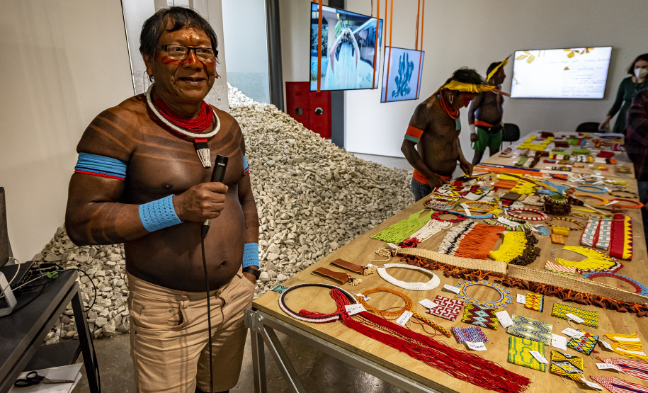 Oficina "Jenipapo, pintura corporal e grafismo Mebêngôkre-Kayapó" com Kokodjy, Bekwynhtokti e Moxare Kayapó