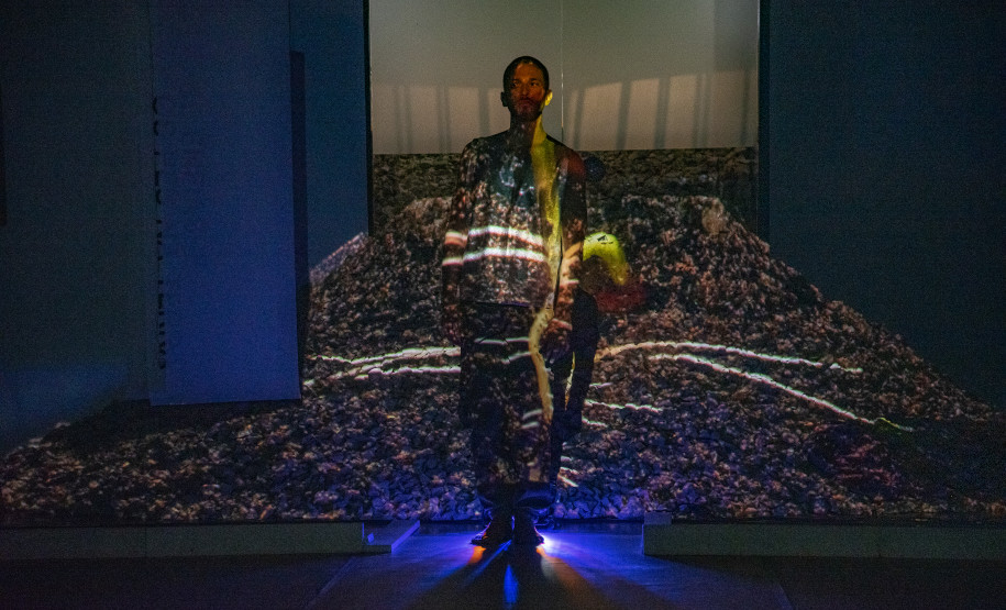 Espetáculo de dança "Jardim Noturno" com Laboratório Siameses