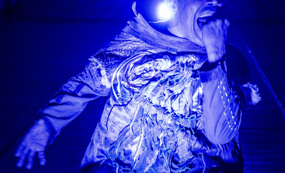 Espetáculo de dança "Jardim Noturno" com Laboratório Siameses