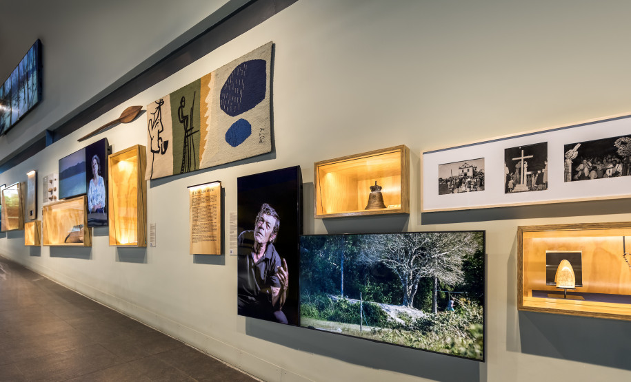 Vistas da exposição "Nosso estado: Vento e/em movimento"