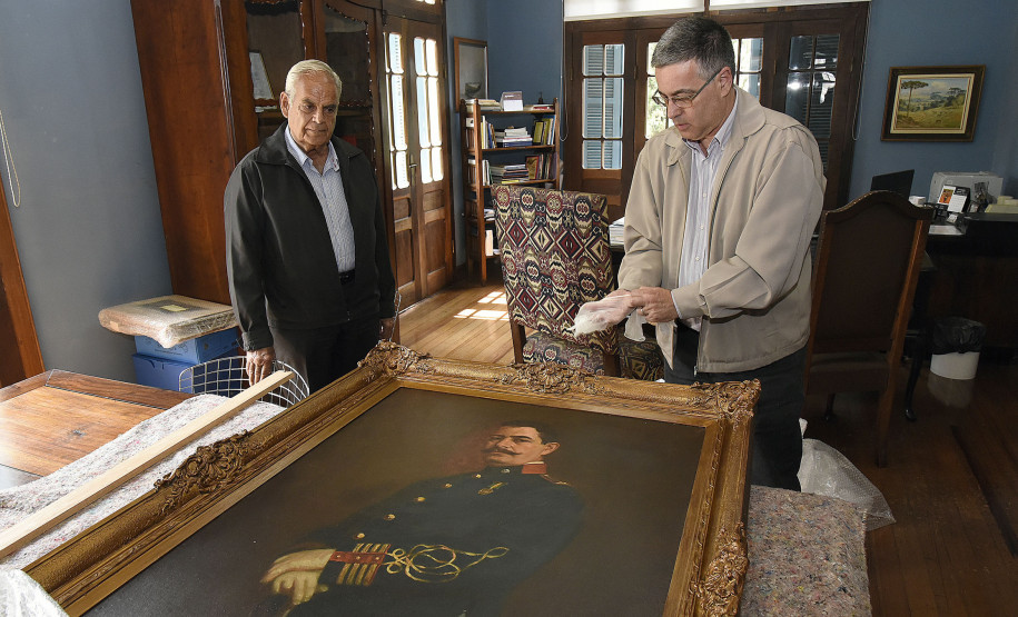 Museu Paranaense recebe visita de bisneto de um dos fundadores